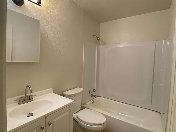 4th image of 1509 W Hank Ave #Ee688887a