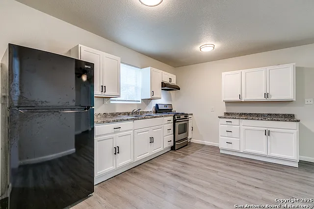 415 Elmwood Dr #B — Photo 5