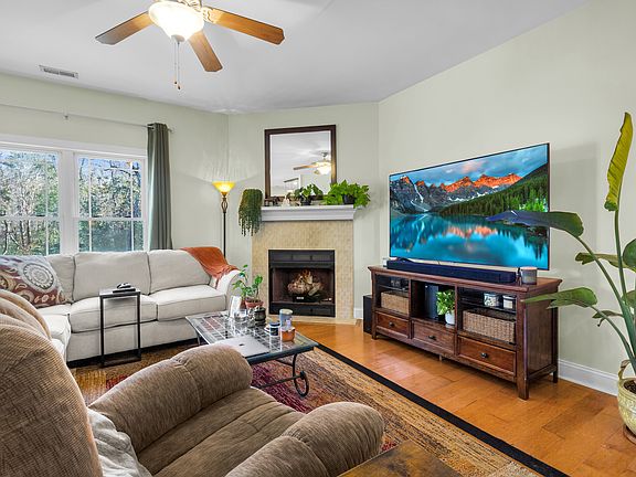 4th image of 112 Wild Oak Dr