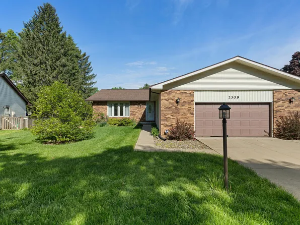 2309 Brookens Cir, Urbana, IL 61801