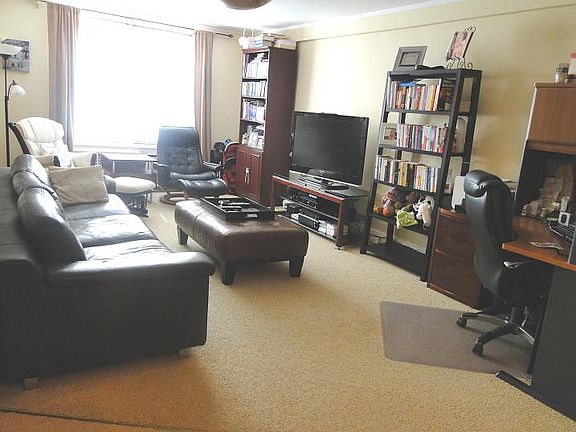 4th image of 66-10 Thornton Pl APT 2R