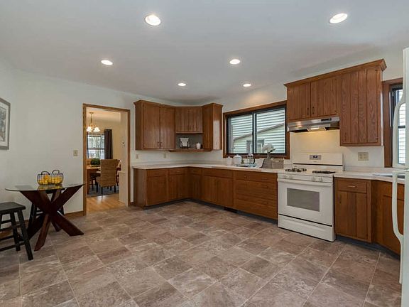 4th image of 3116 S New York Ave