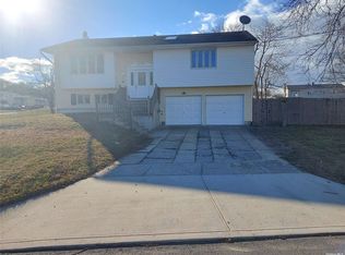 34 Circle Dr N, Patchogue, NY 11772