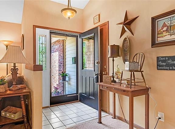 3rd image of 8603 Glenmont Ct