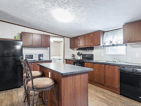 5th image of 745 Shady Ln NE