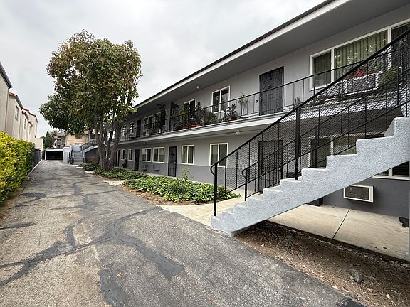2nd image of 400 S Marengo Ave APT 4