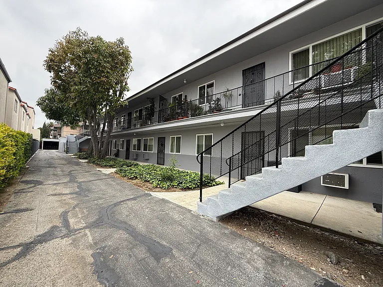 400 S Marengo Ave #4 — Photo 2