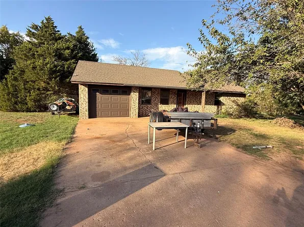 504 Lisa Ln, Waukomis, OK 73773
