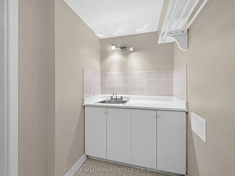 44 Dunbarton Ct — Photo 37