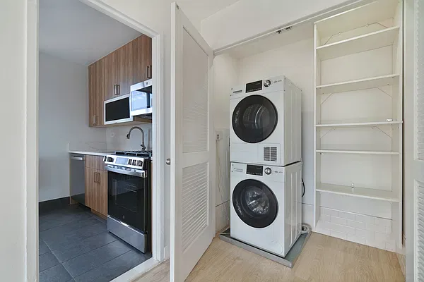 Laundry, photo 1