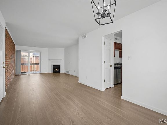 3rd image of 1946 Greenpoint Dr APT 202