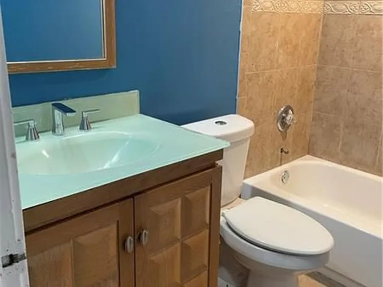 32 Wimbledon Lake Dr #221-8 — Photo 3