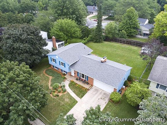 3rd image of 1518 Eastlawn Rd SE