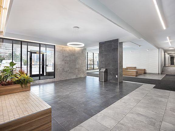 4th image of 71 Thorncliffe Park Dr #1428802