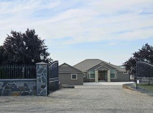 183 Snake River Dr, Burbank, WA 99323