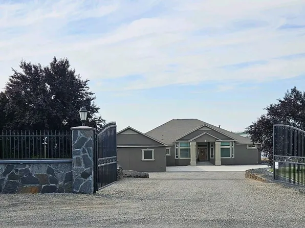 183 Snake River Dr, Burbank, WA 99323