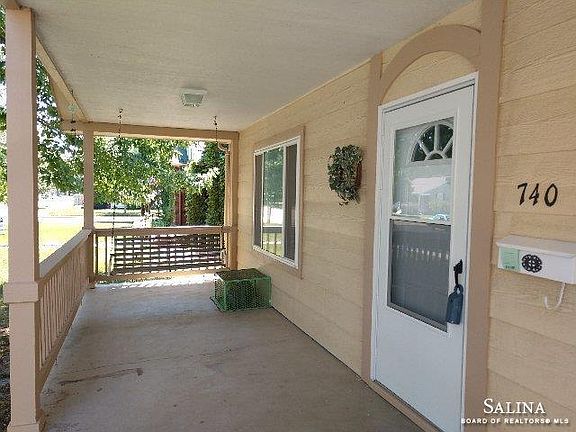 4th image of 740 S 10th St