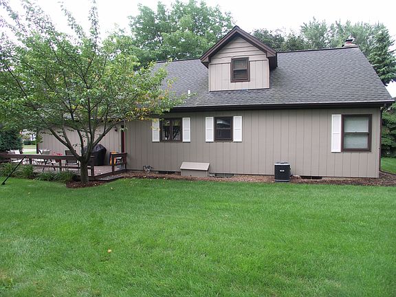 3rd image of 993 Harvard Dr