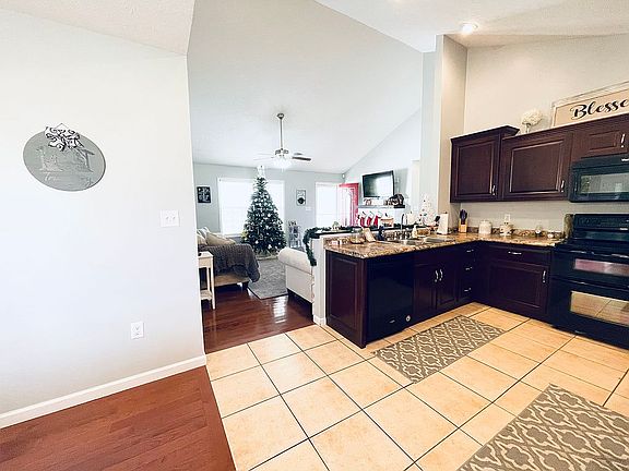 5th image of 4219 Scarlet Oak Dr