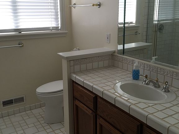 4th image of 823 Helena Dr