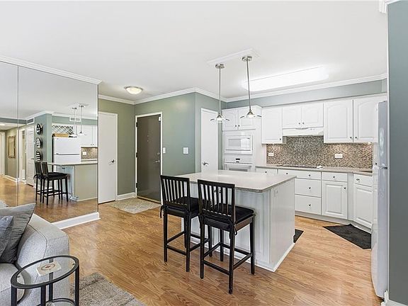 5th image of 310 W 49th St APT 206