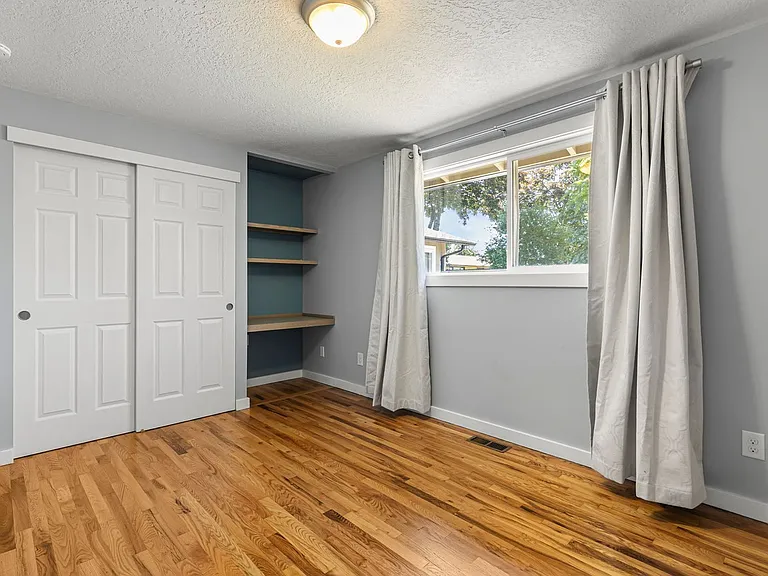 19316 NE Couch St — Photo 17