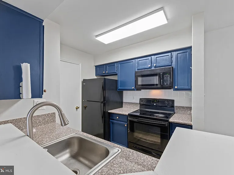 6901 Victoria Dr #I — Photo 10