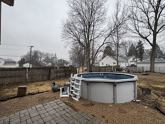 3rd image of 337 W 3rd St