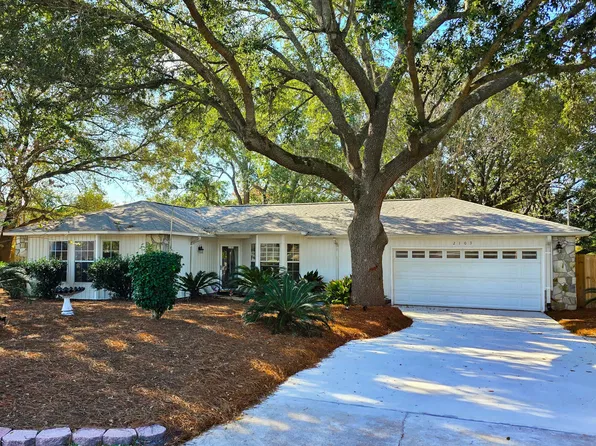 2103 Hawthorne Dr, Navarre, FL 32566