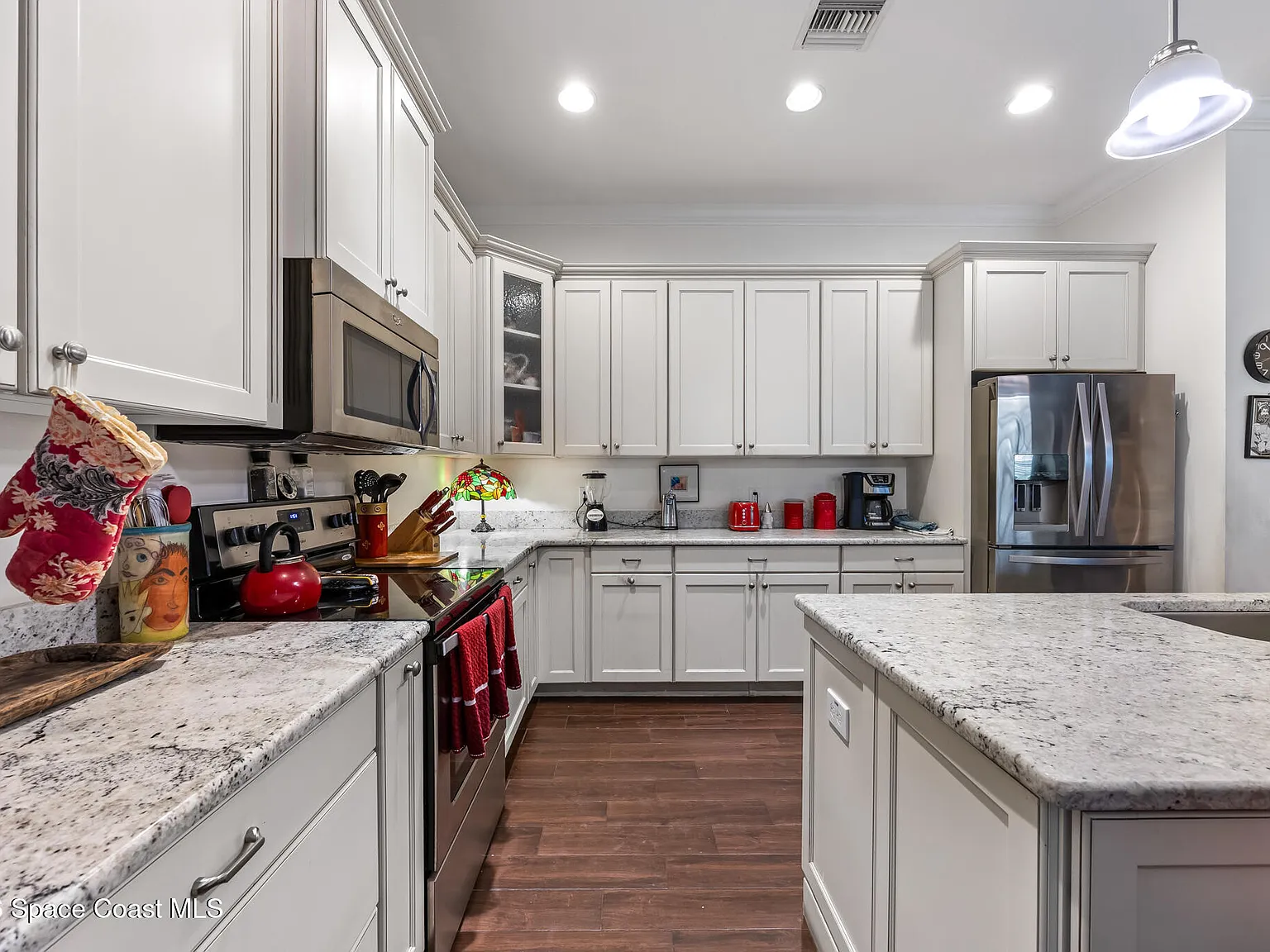 3 bed, 2.5 bath, 2219 sqft, $3,500 — Photo 4