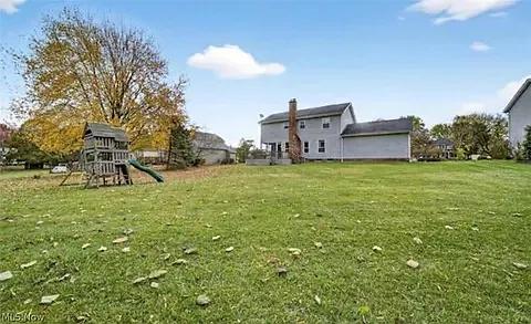 4 bed, 2.5 bath, 1968 sqft, $2,794 — Photo 2