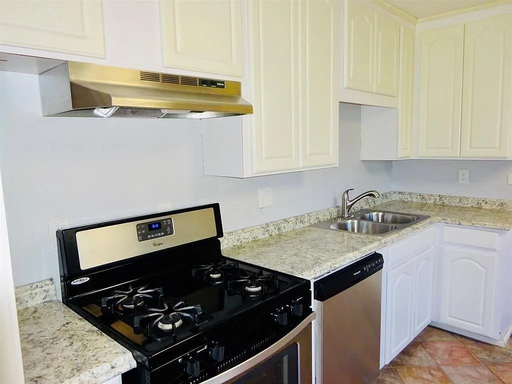 3 bed, 2.0 bath, 1024 sqft, $1,400 — Photo 3