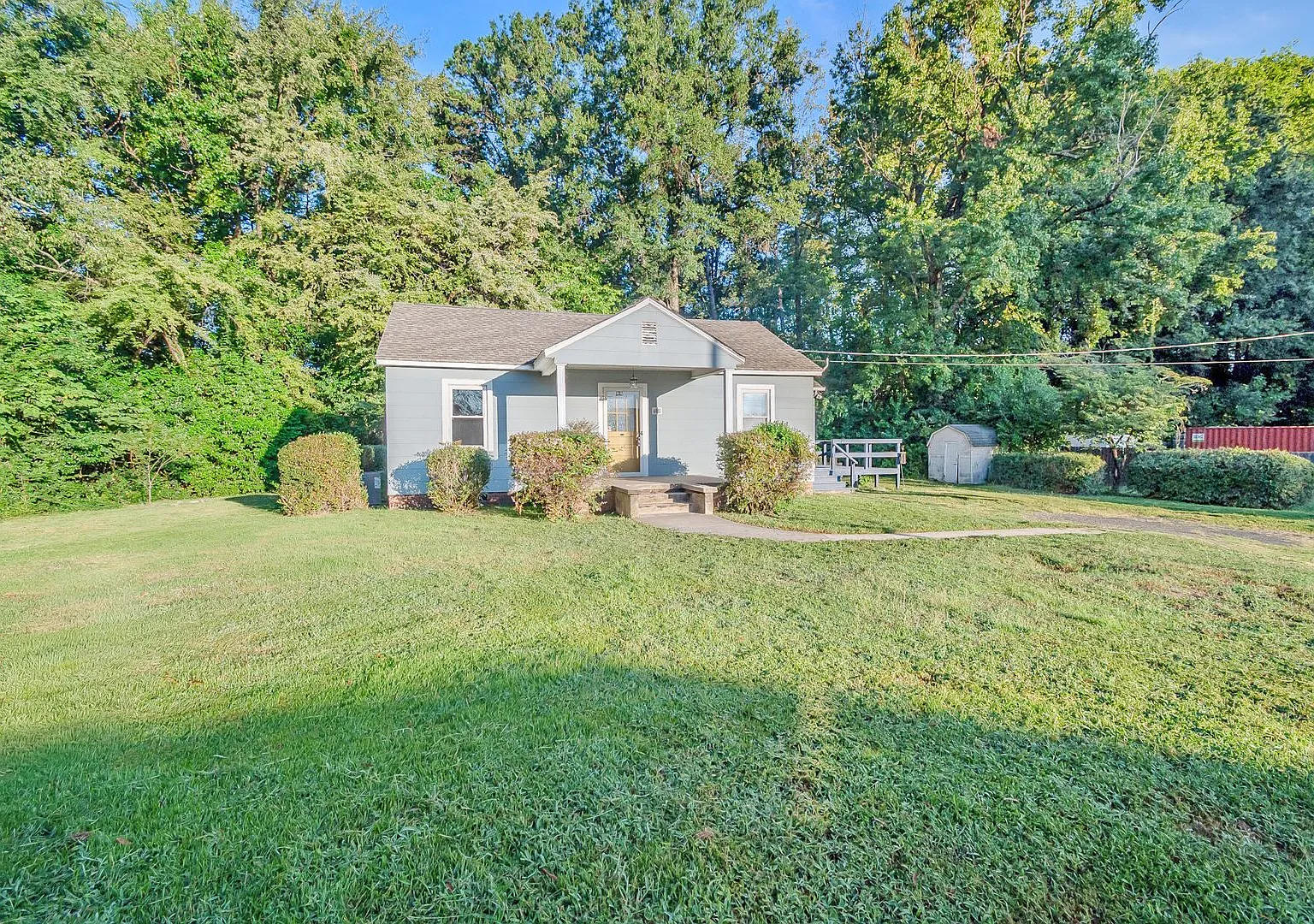 Charming Charlotte Retreat with Convenience at Every Turn, 2BR/1BA/880 sq ft — Photo 3