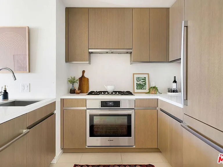 889 Francisco St #1702 — Photo 2