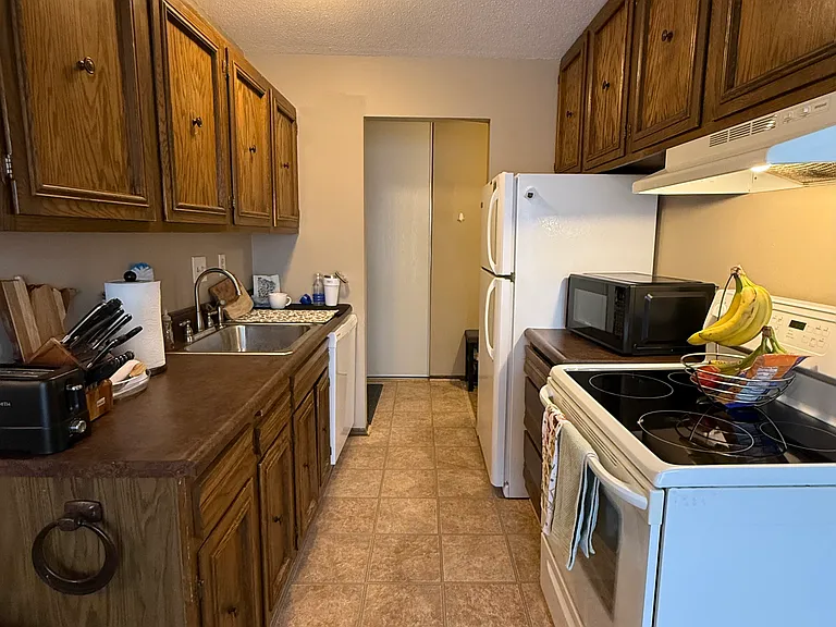 928 Westbrooke Way #5 — Photo 8