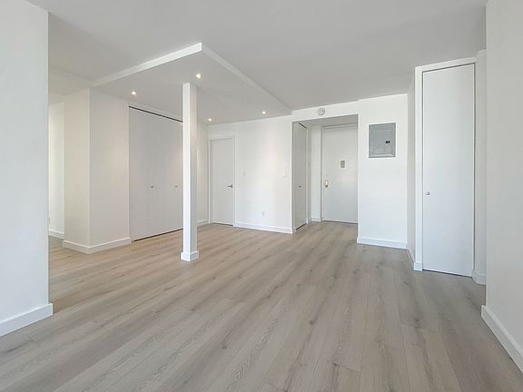 5th image of 330 E 33rd St APT 16L