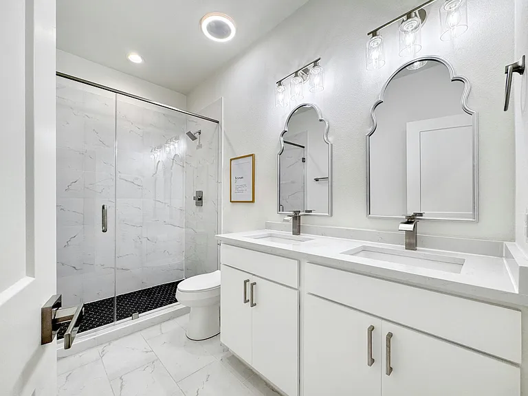 1023 S Gevers St — Photo 11