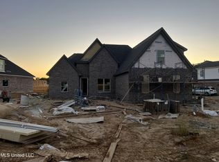 1528 Fall Garden Dr, Hernando, MS 38632