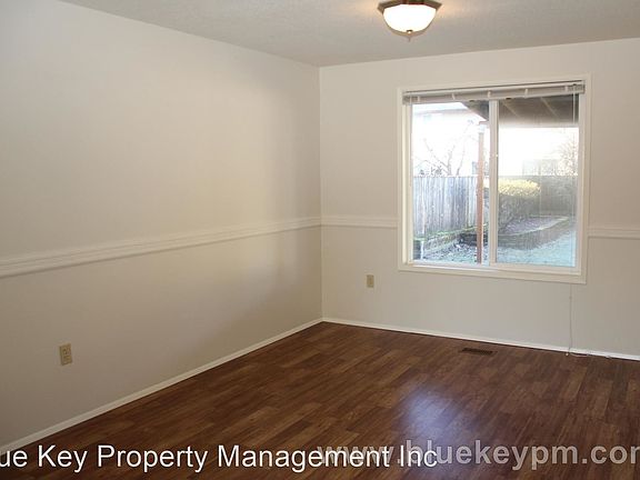 4th image of 9404 NE 105th Ave