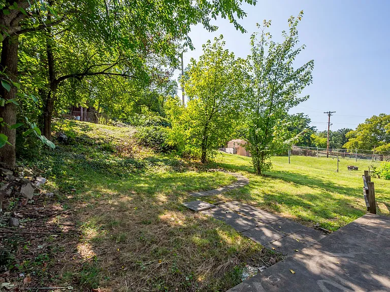 2810 Freeland St — Photo 18