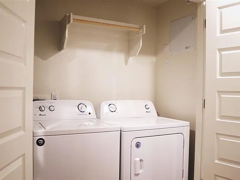 Highland Park Apartments — Photo 12