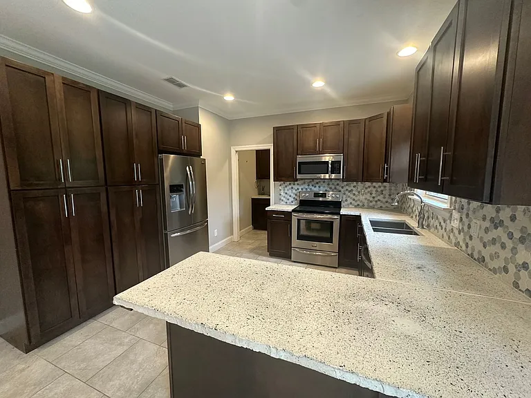 514 Sapphire Dr — Photo 7