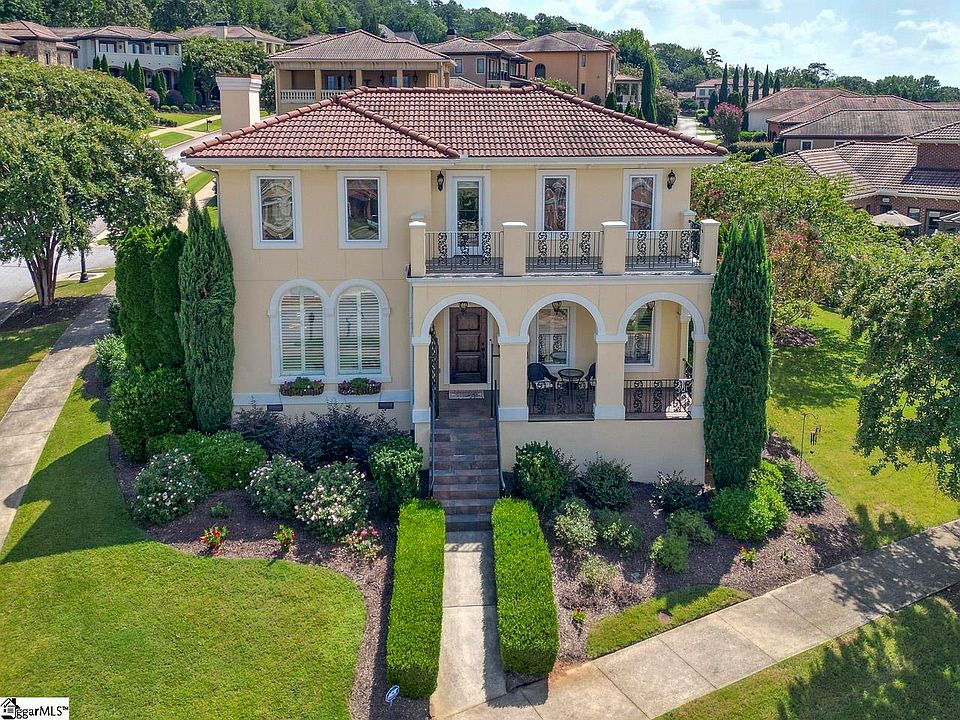 1st image of 701 Villaggio Dr