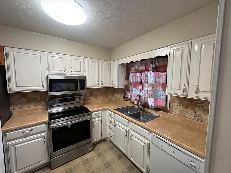 129 Eaglewood Way — Photo 3