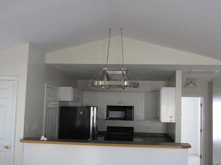 111 Luke Ct — Photo 4