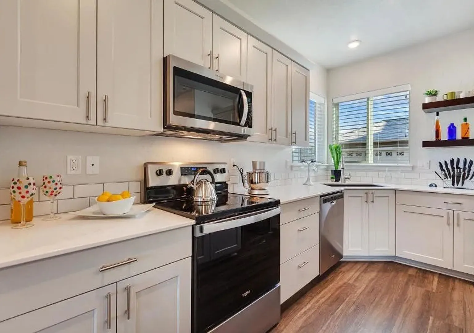 Beautiful 3-Bedroom Condo in Gated Black Bay Village Post Falls — Photo 2
