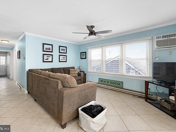 4th image of 9 65th St Unit 4