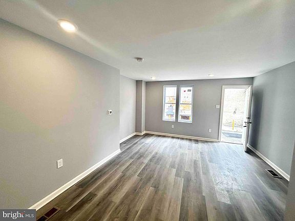 3rd image of 2172 N Darien St #H