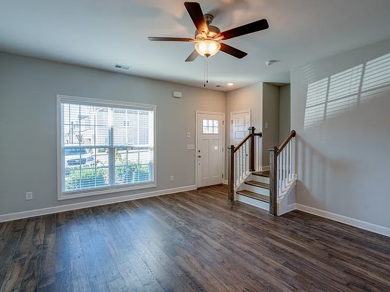 115 Harvard Dr — Photo 3