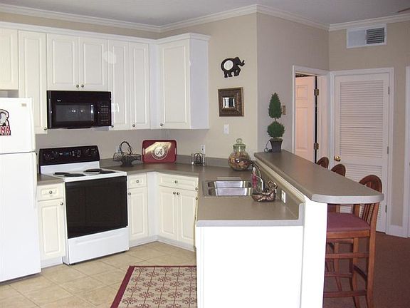 4th image of 900 13th Ave Unit $12
